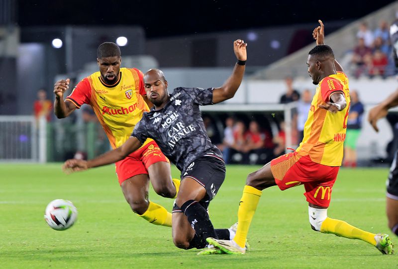 soi-keo-lens-vs-metz-ngay-08-03